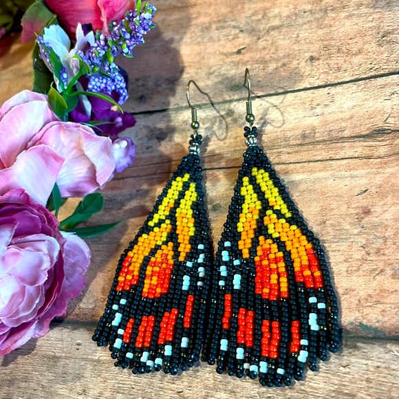 Butterfly wing beaded earring - Picture 2 of 5
